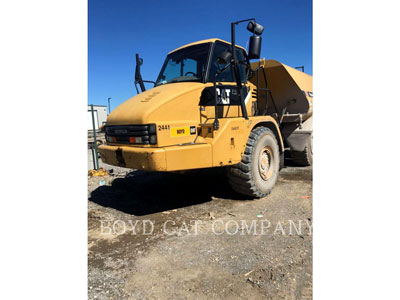 2011 WATER TRUCKS CAT 725