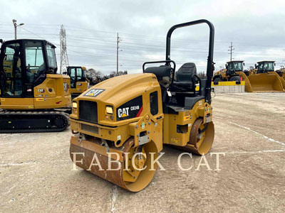 2017 ASPHALT PAVERS CAT CB24B